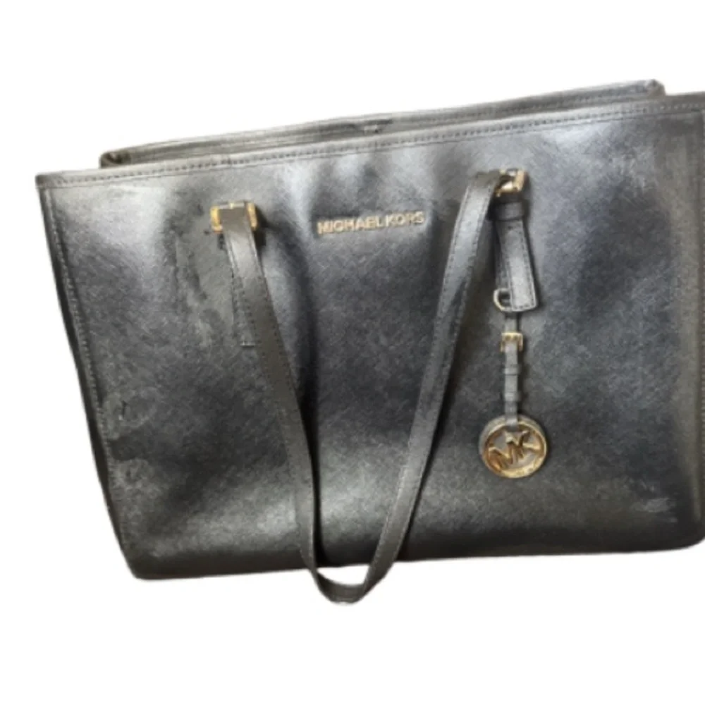 Michael Kors Jet set trade large leather  Black Tote with Gold Details - Picture 4 of 13